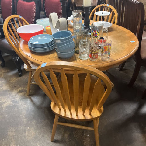 Table 3 Chairs &1 Leaf