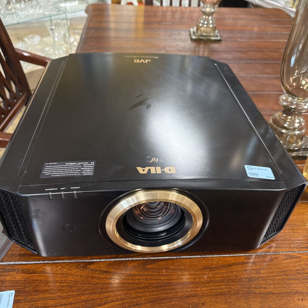 Projecter Needs C13 Cord