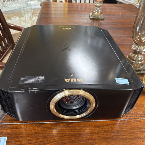 Projecter Needs C13 Cord