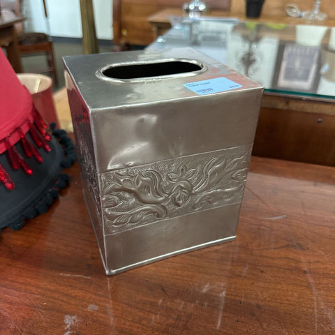 Tissue Holder