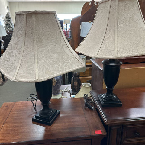 Pair of Lamps w/Shades