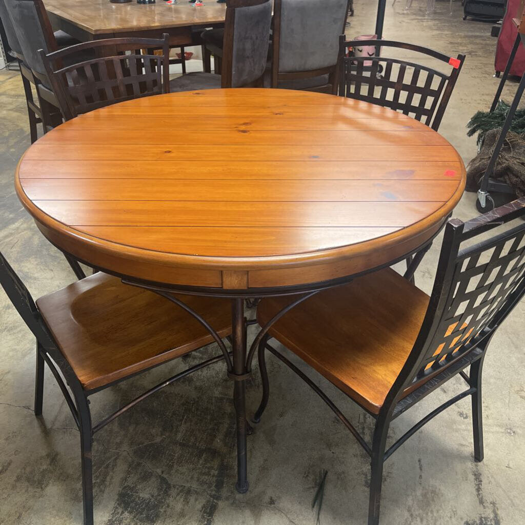 Dining Table w/ 4 Chairs