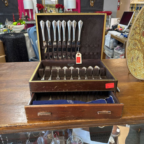 59 pc Flatware With Box