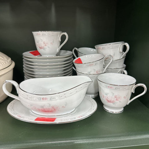 24 pc Dish Set