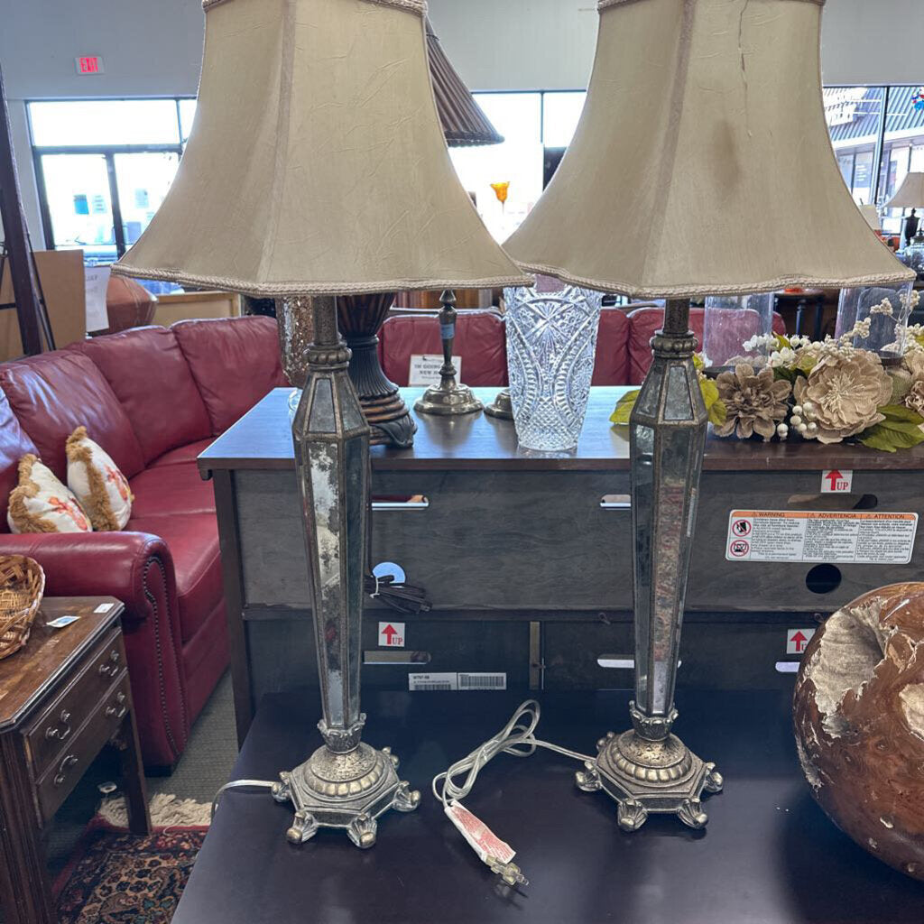 Pair of Lamp w/ Shades