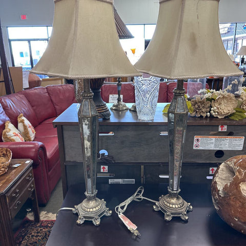 Pair of Lamp w/ Shades