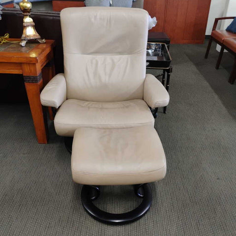 Stressless Chair w/Ottoman