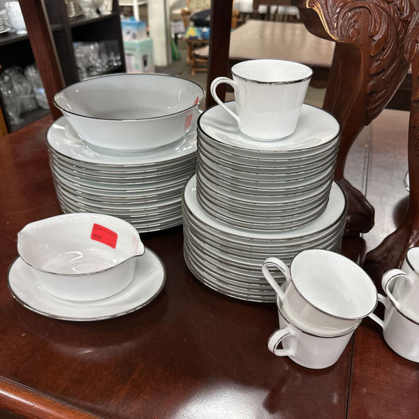 Noritake China Set 101 pcs