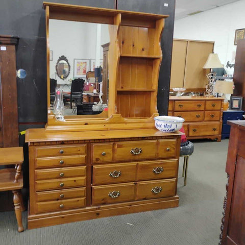 VTG Dresser (2pc) AS IS