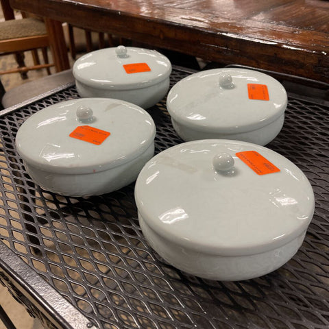 Set of 4 Bowls w/Lids