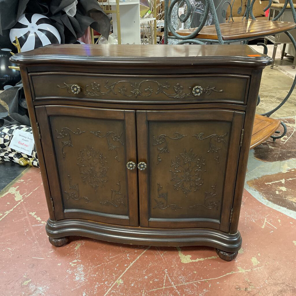Pulaski Furniture Accent Cabinet