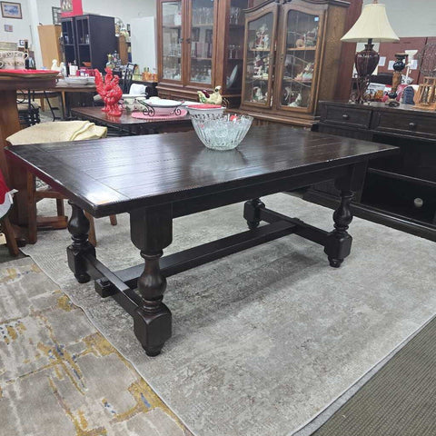 Dining Table w/2 Leaves