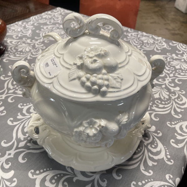 Tureen w/Ladle on Platter AS IS