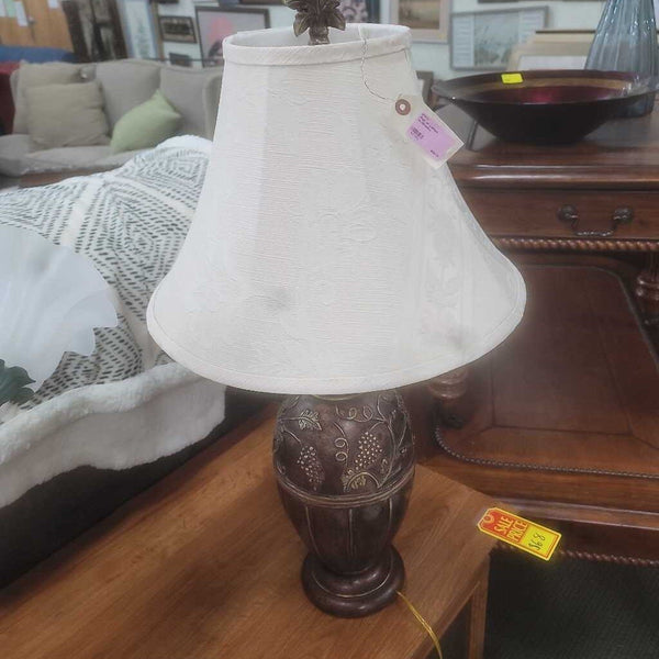 Pair of Lamps w/Shades