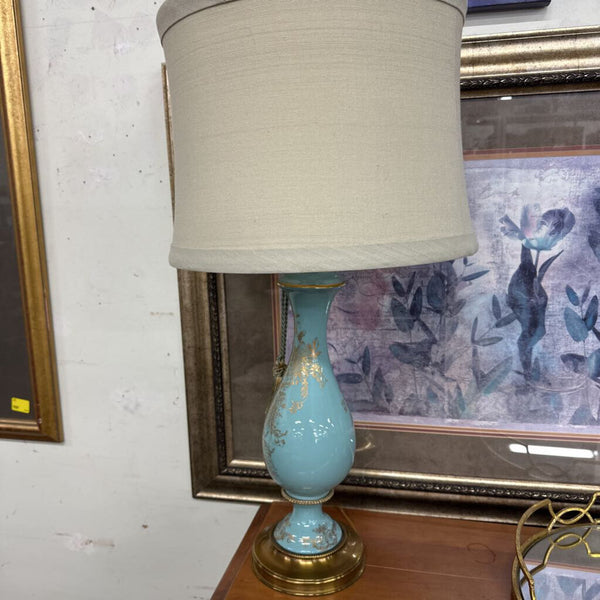 Pair of Vintage Lamps w/Shades