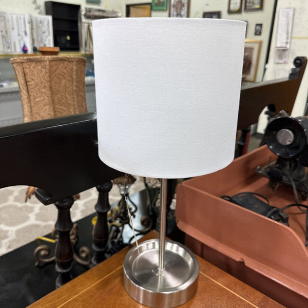 Pair of Lamps w/Shades