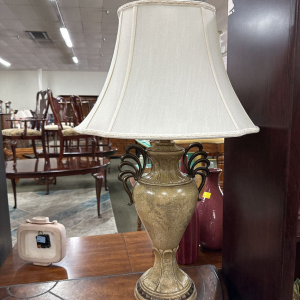 Pair of Lamps w/Shades