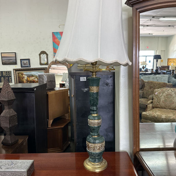 Pair of Lamps w/Shades