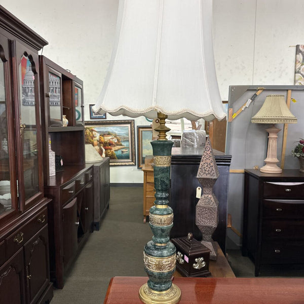 Pair of Lamps w/Shades