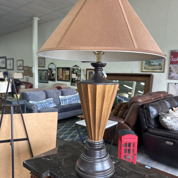Pair of Lamps w/Shades