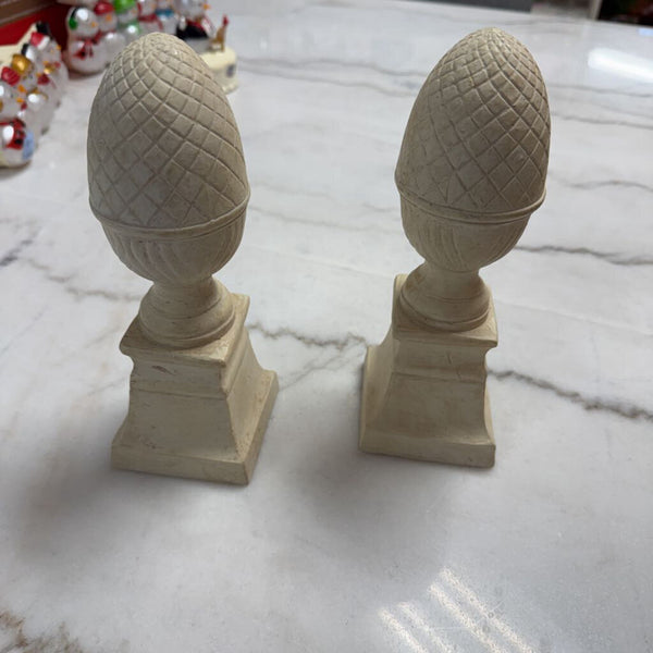 Pair of Decor