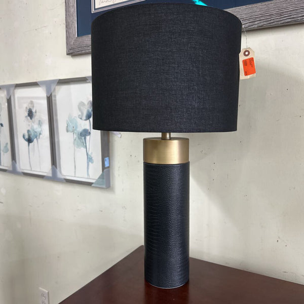 Pair of Lamps w/Shades