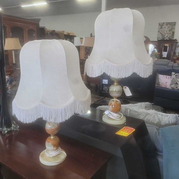 Pair of Lamp w/Shades