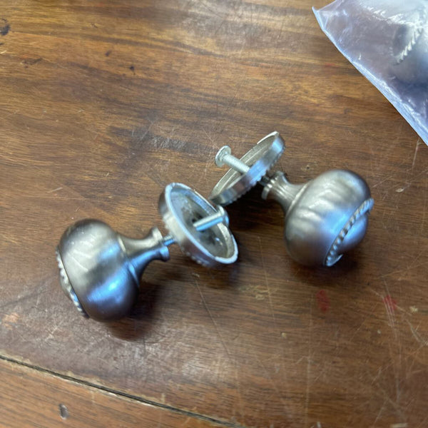 Set of 10 doorknobs